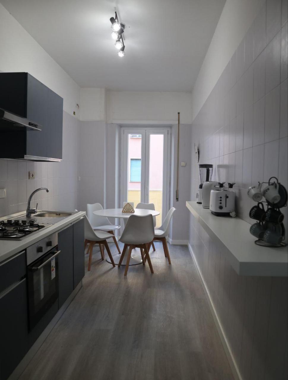 Sara'S Home - Modern Apartment Near Metro, Perfect For Families And Groups In Rom Exteriör bild