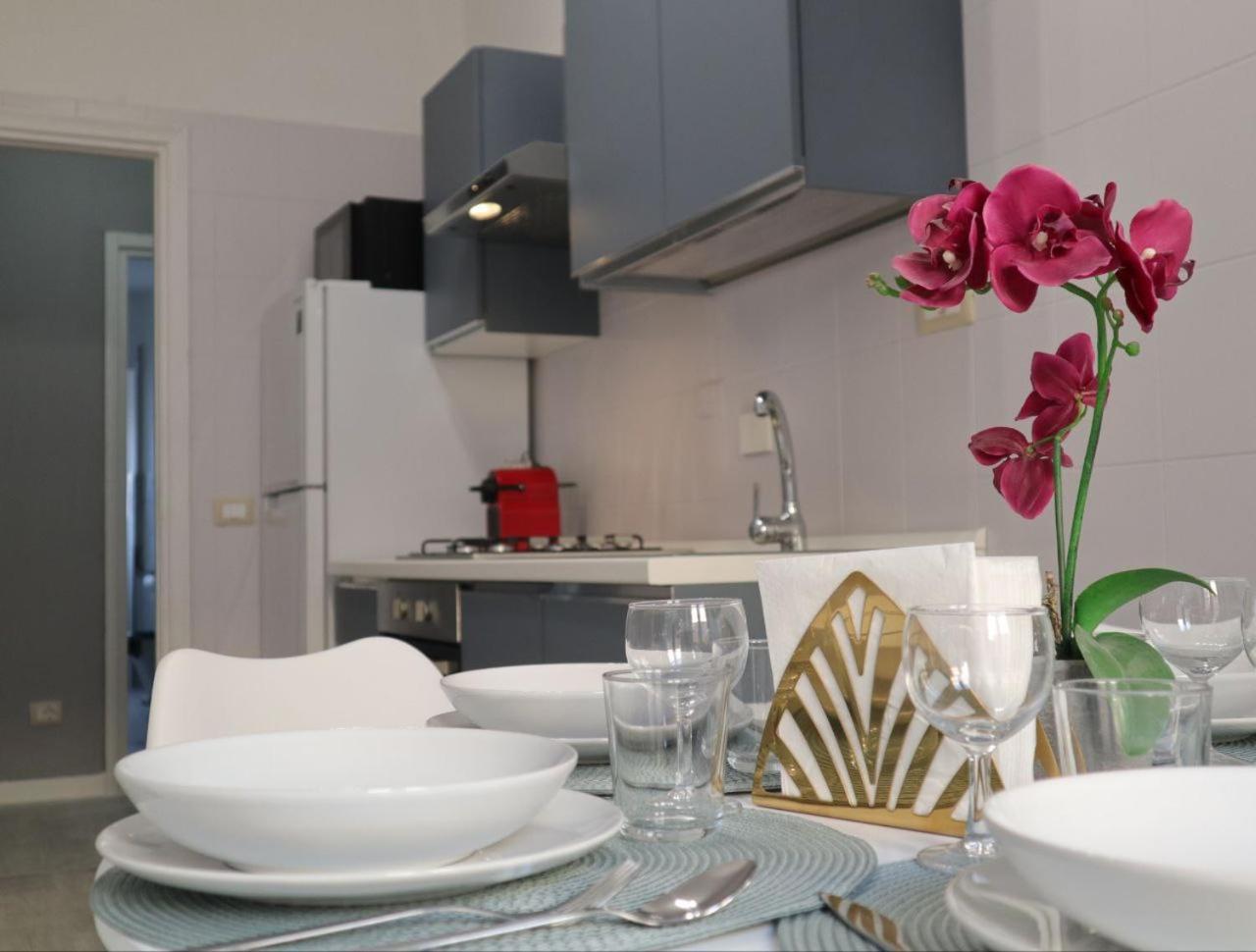 Sara'S Home - Modern Apartment Near Metro, Perfect For Families And Groups In Rom Exteriör bild